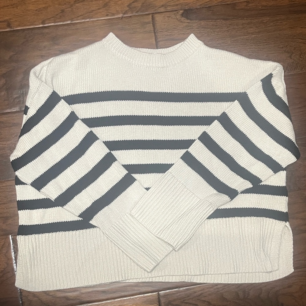 GAP Women's Black and White Striped Sweater